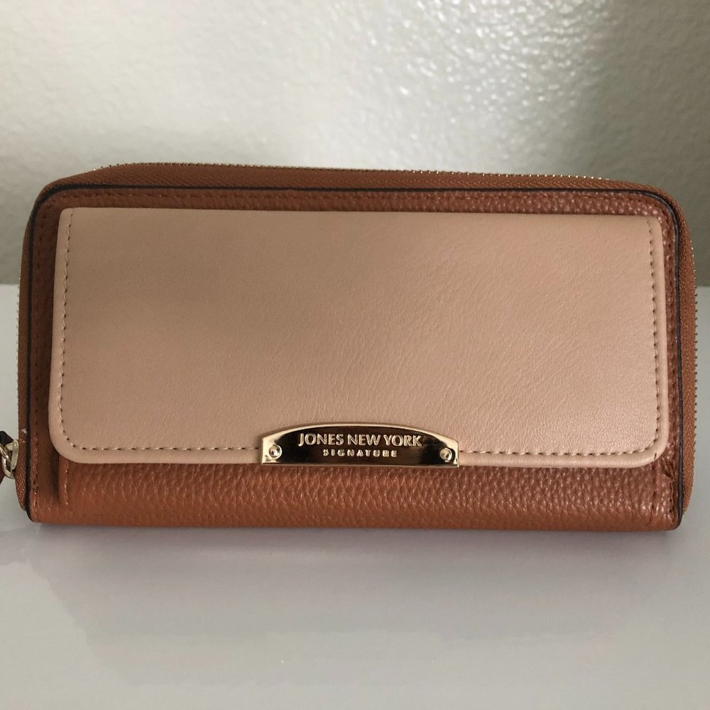 Jones New York Signature Women's Tan Wallet
